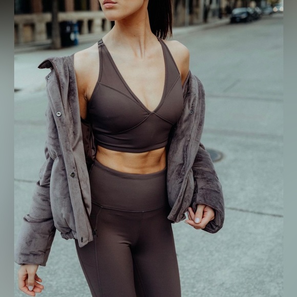 Sleek and sporty suede like puffer by MPG made with 90% DOWN. Brand new - Picture 1 of 10